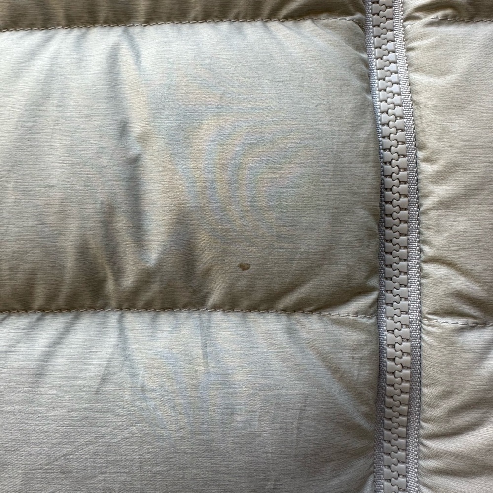The North Face 700 Fill Down Vest Women’s Small Light Gray Puffer Zip Front - Picture 2 of 12